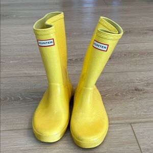 Hunter Classic Yellow glitter rain boots, 1 boys, 2 girls